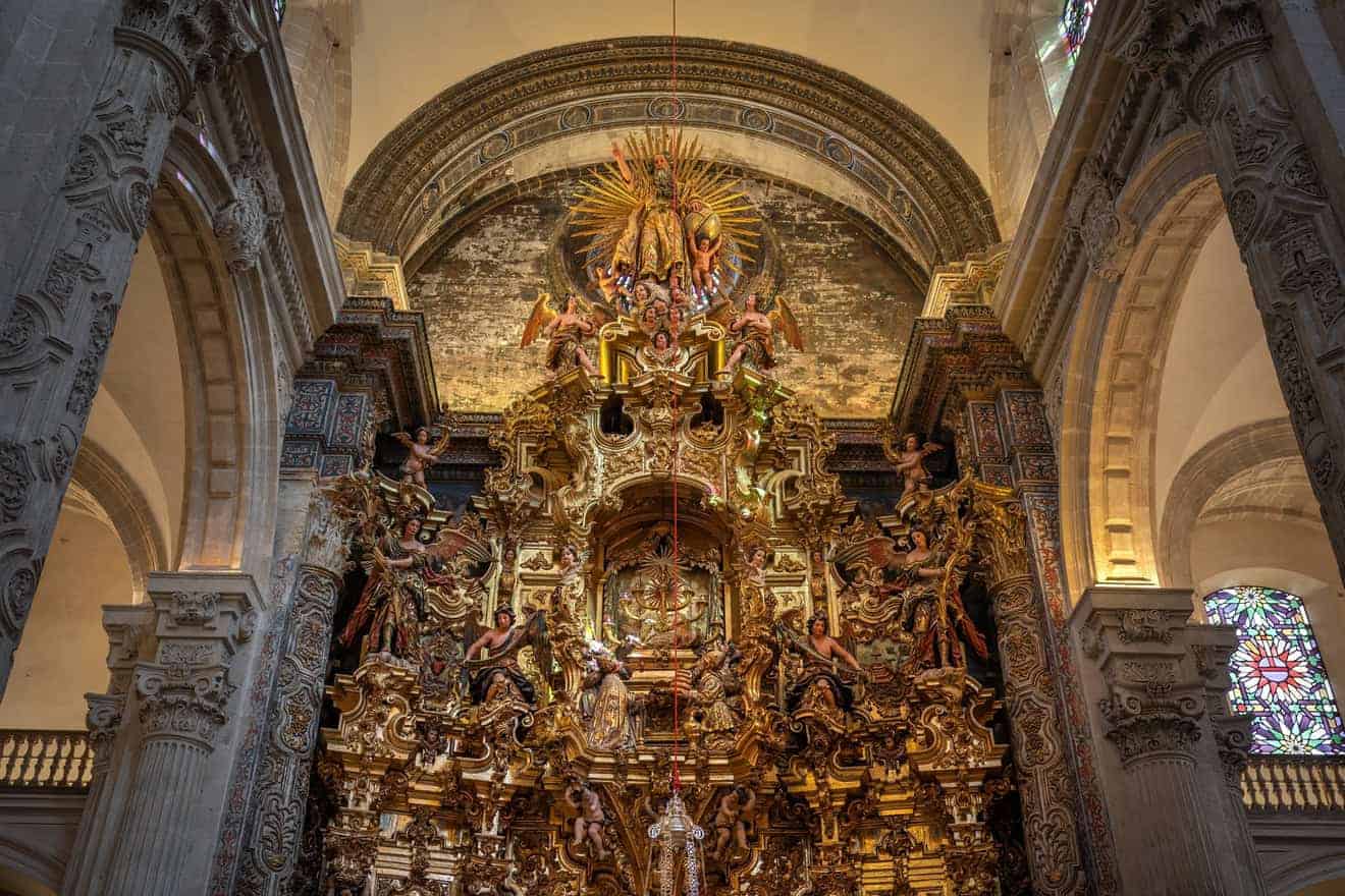 iglesia colegial del divino salvador
