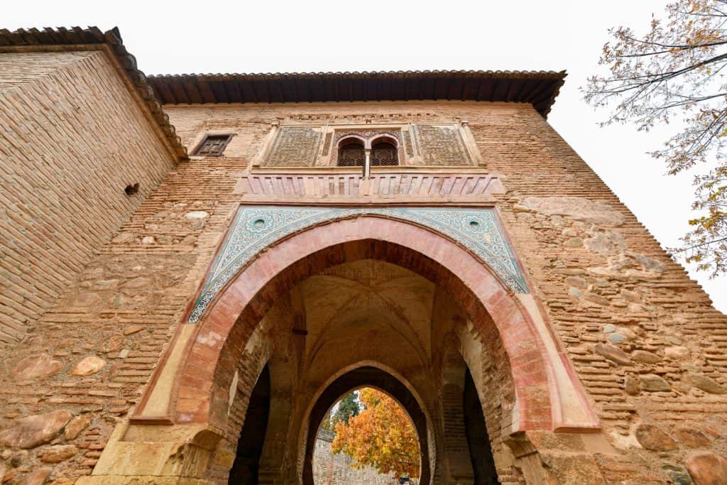 alhambra puerta del vino